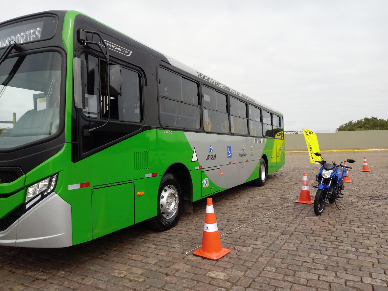 Ação educativa em Campinas faz alerta sobre os pontos cegos no trânsito