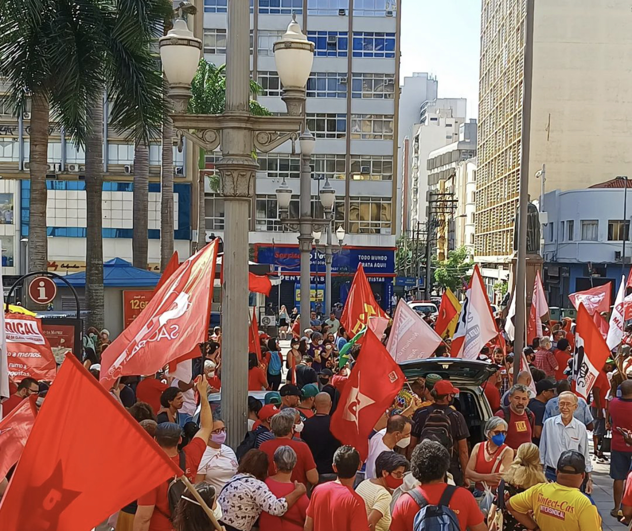 Ato pelo Dia do Trabalho  apoia Lula