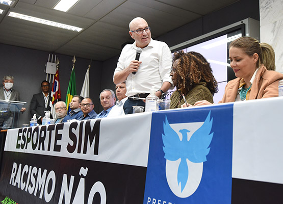 Dário Saadi assina carta contra o racismo no futebol