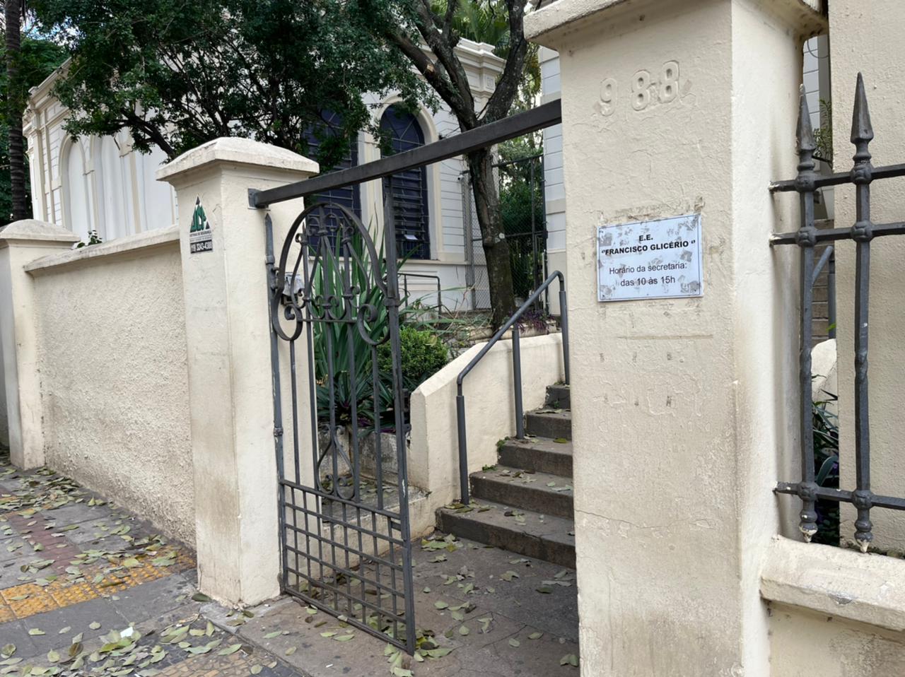 Escola tem briga generalizada após suspeita de importunação sexual