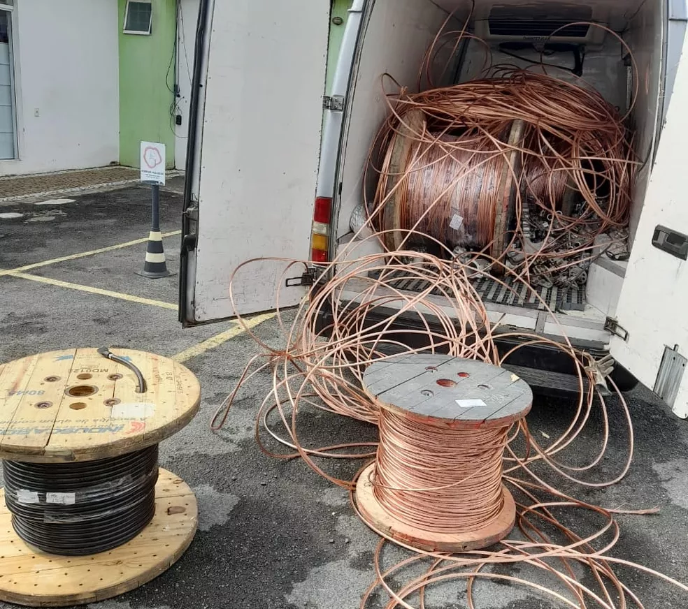 Homem com uniforme da CPFL é preso por furtar fios de energia