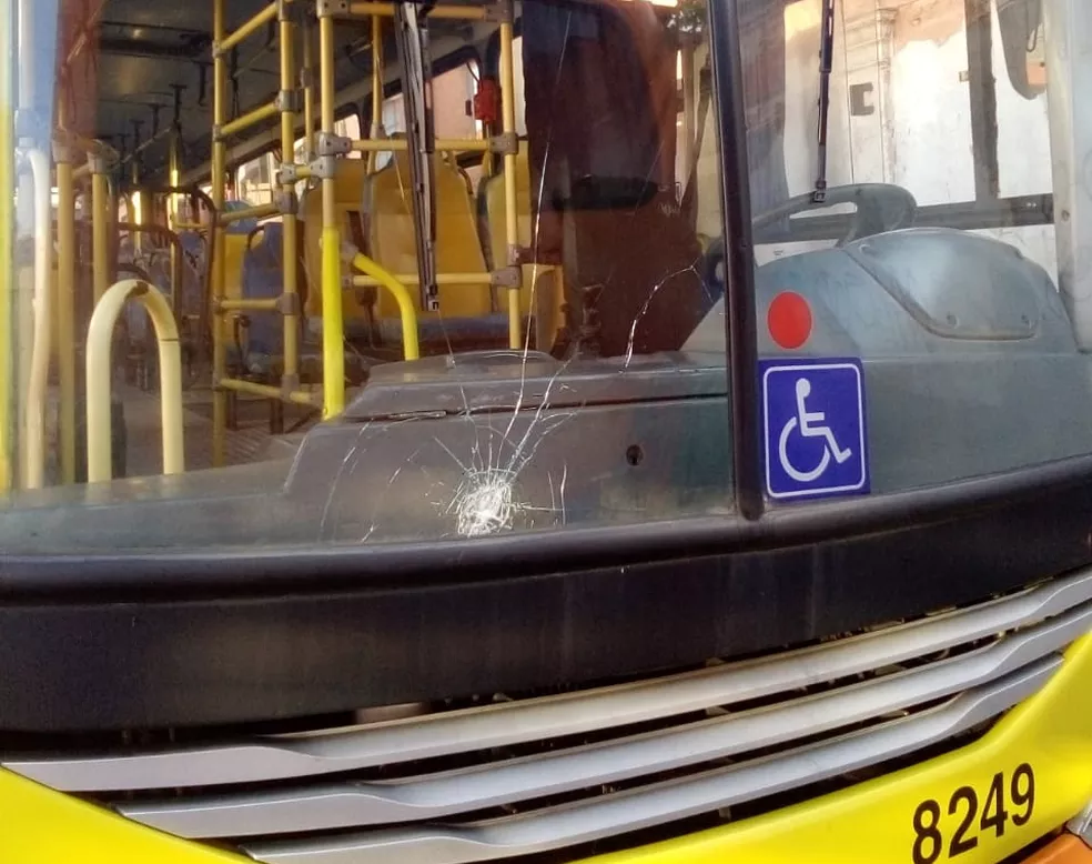 Homem é preso após apedrejar ônibus de Piracicaba