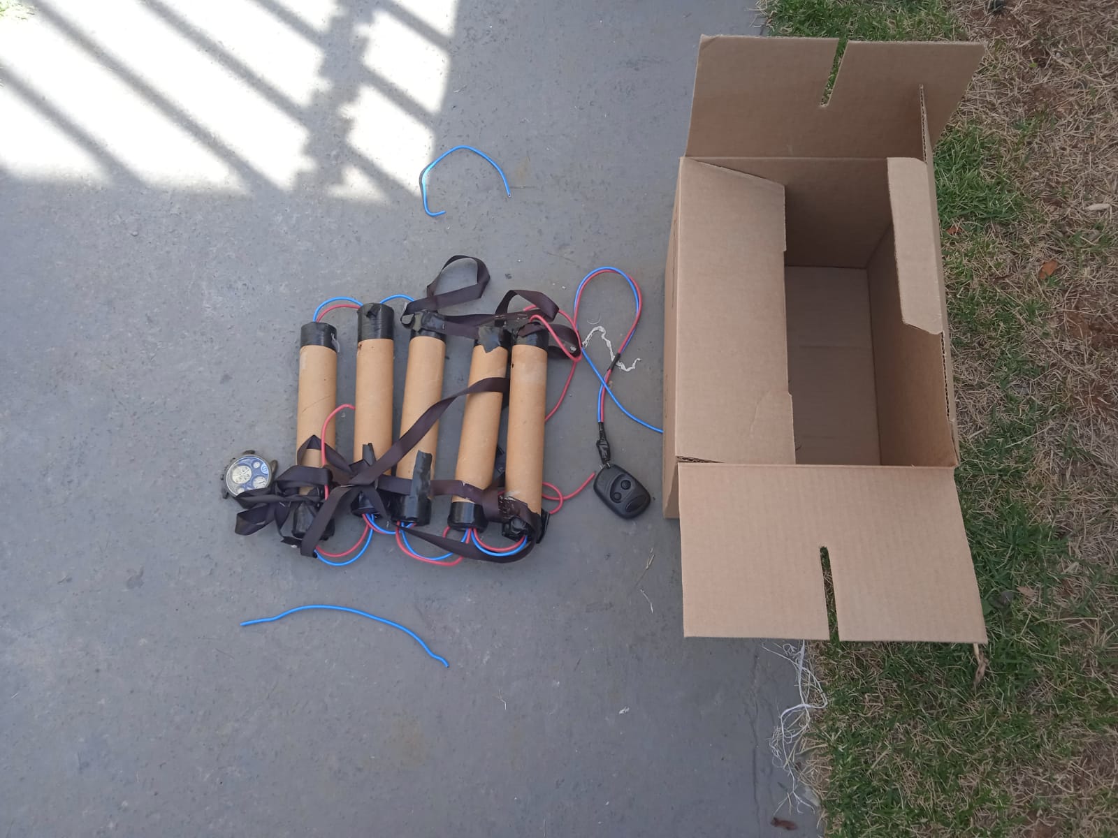 Peça de fantasia semelhante a explosivo provoca evacuação de prédio