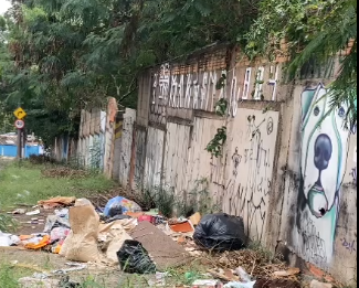 Risco de criadouros em clube abandonado preocupa moradores