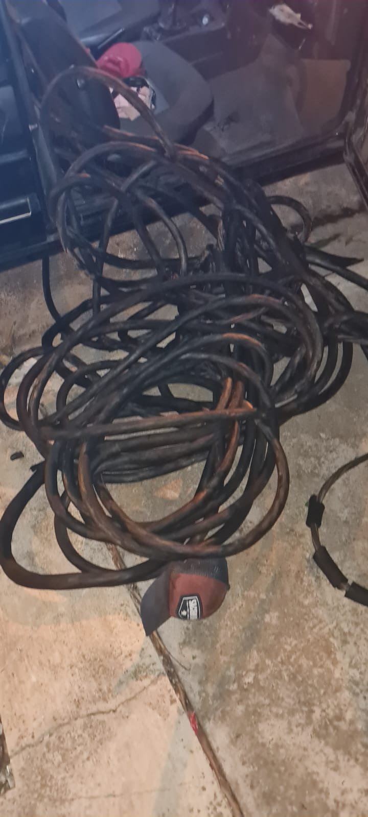 Três são presos furtando fios de postes de luz em Americana