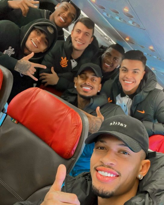 Vitor Pereira terá que improvisar na lateral direita do Timão