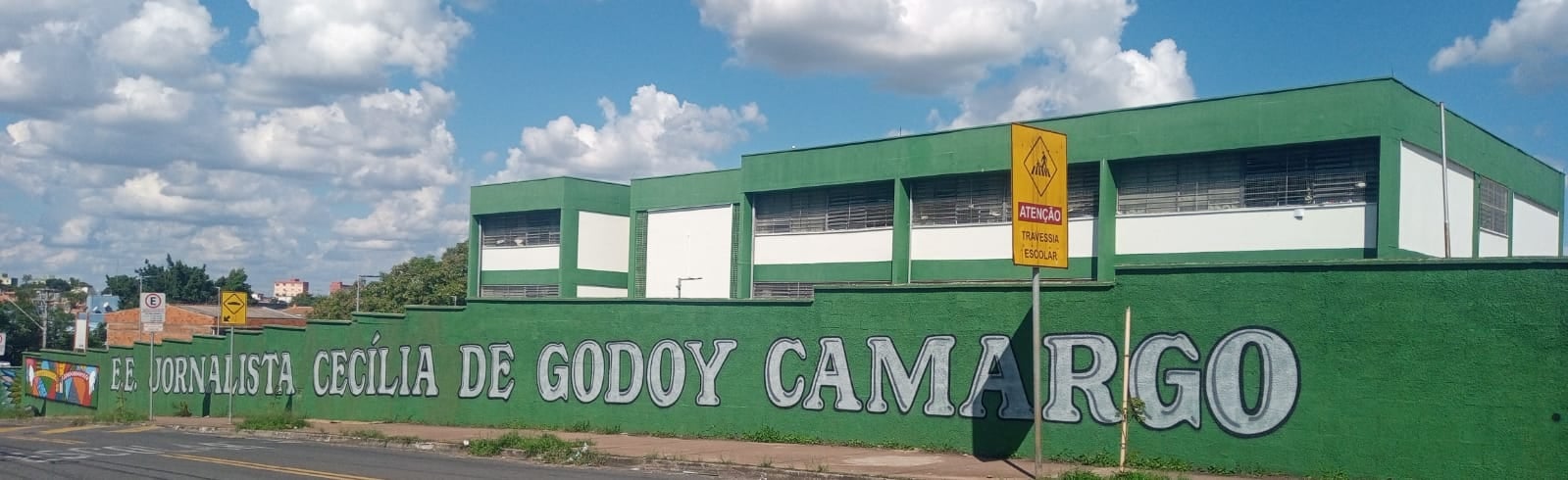 Alunos ficam preso em elevador de escola estadual do DIC VI