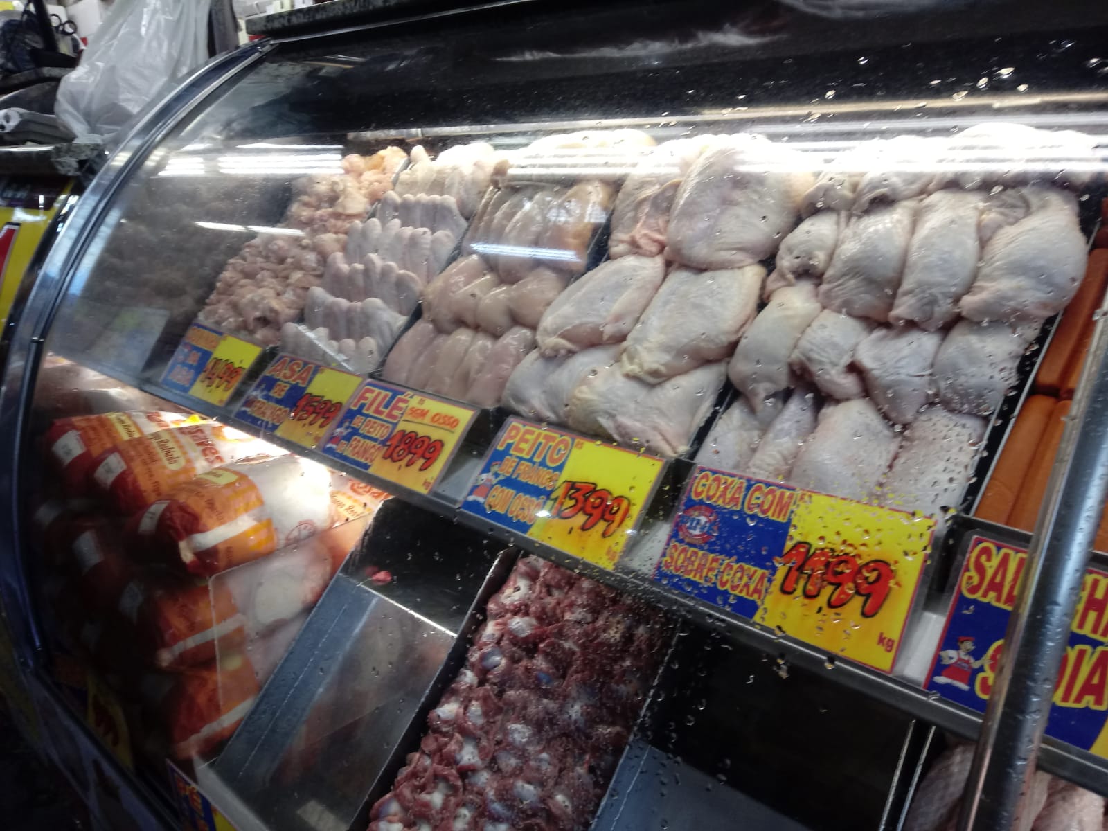 Apesar do anúncio de queda, para consumidor o frango continua caro