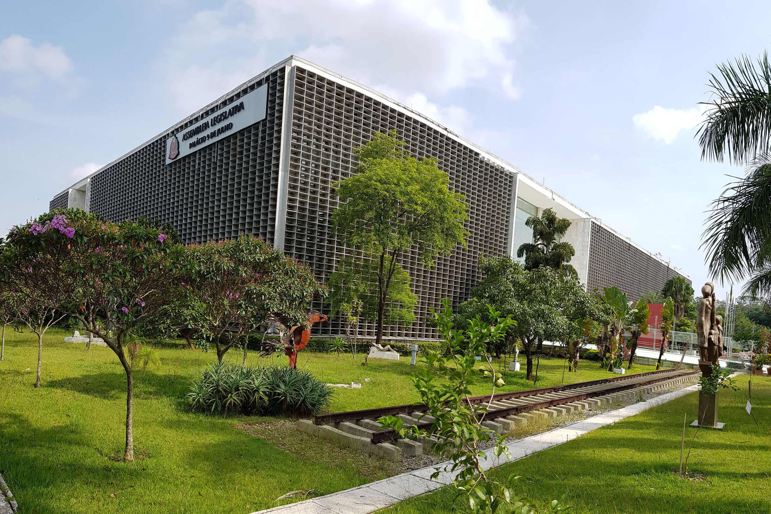 Assembléia de SP aprova posse de terras públicas no Estado