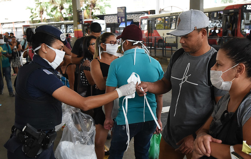 Campinas decide recomendar uso de máscara em locais fechados