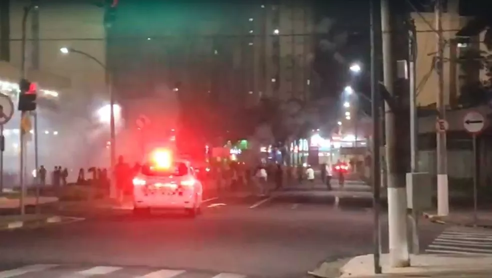 Detidos após briga de torcidas ainda prestam depoimento na manhã desta 3ª