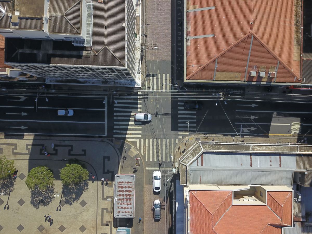 Emdec testa faixa de pedestres em “X” no Centro