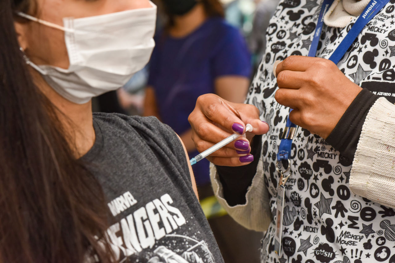 Jundiaí vai agendar 4ª dose da vacina contra covid para maiores de 50 anos