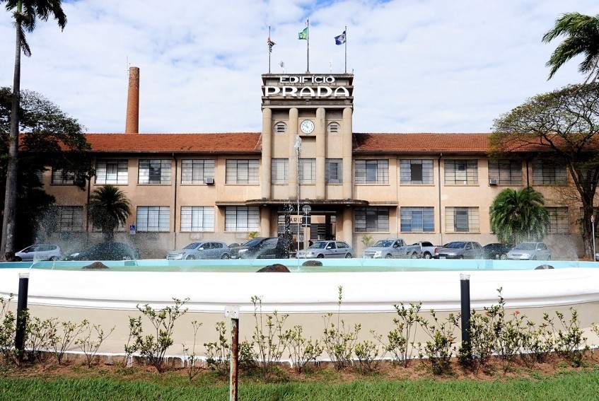 Limeira sanciona lei que cria vagas de embarque para App de transporte