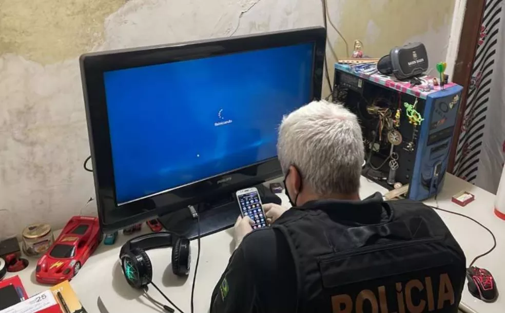 Polícia Federal prende homem com material pornográfico infantil em Piracicaba