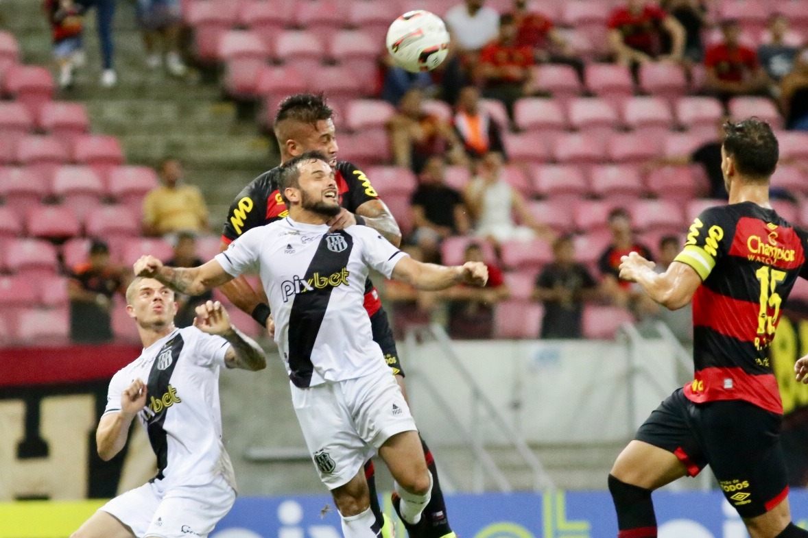 Ponte Preta sofre a virada contra o Sport e entra no Z4