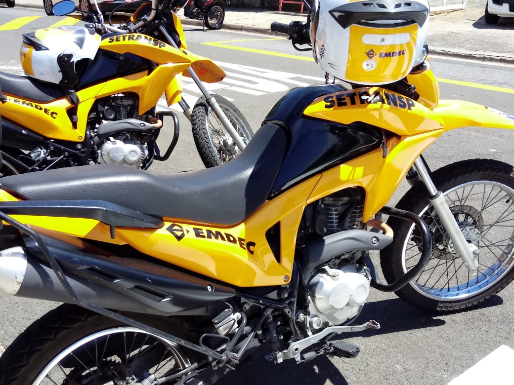 <strong>Motorista tem mal súbito, bate em moto e atinge poste em Campinas</strong>