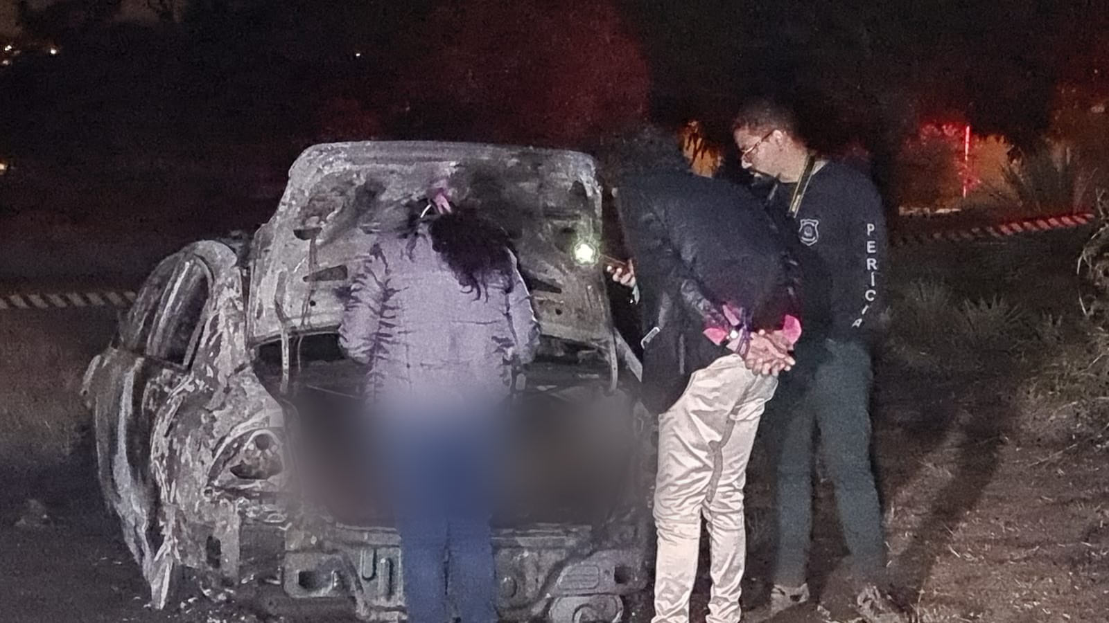 Corpo é encontrado em porta-malas de carro carbonizado em Limeira