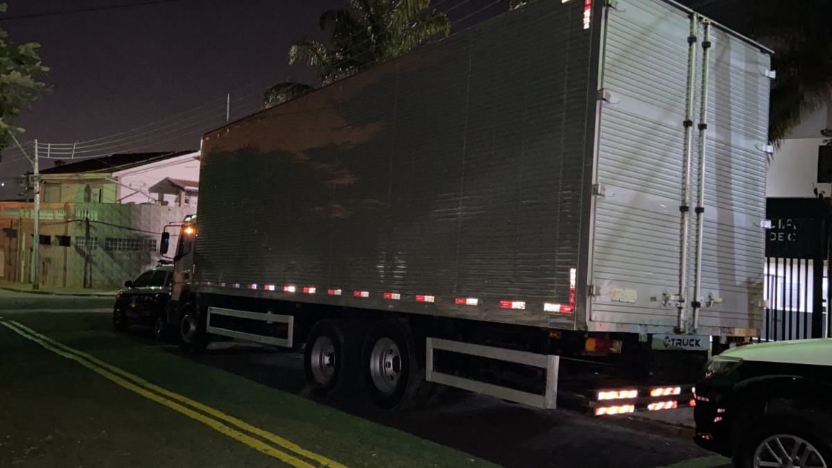 Deic apreende caminhão com 2 toneladas de fios de cobre em Campinas