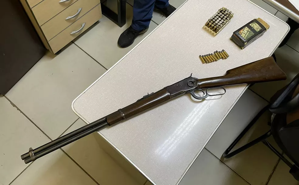 Ex-PM atira no pescoço de cachorro do vizinho em Piracicaba