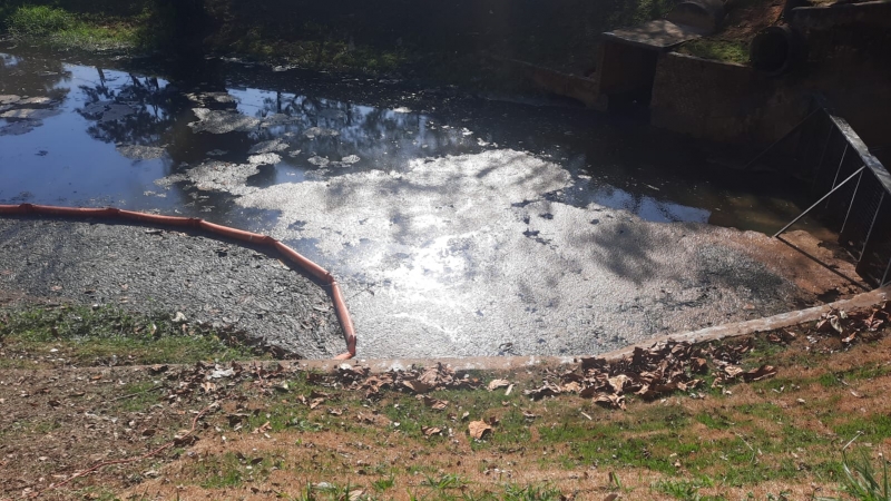 Hortolândia descobre despejo irregular de resíduos na Lagoa do Observatório