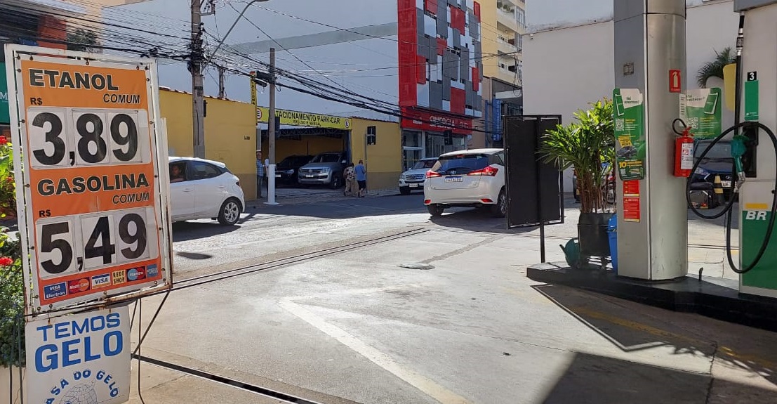 Motoristas ainda aguardam redução de R$ 0,20 nas bombas