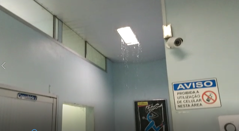 Vazamento de água alaga áreas do Hospital Mário Gatti, em Campinas