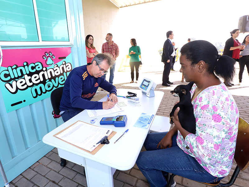 Campinas atrásra tem Programa de Clínicas Veterinárias Móveis