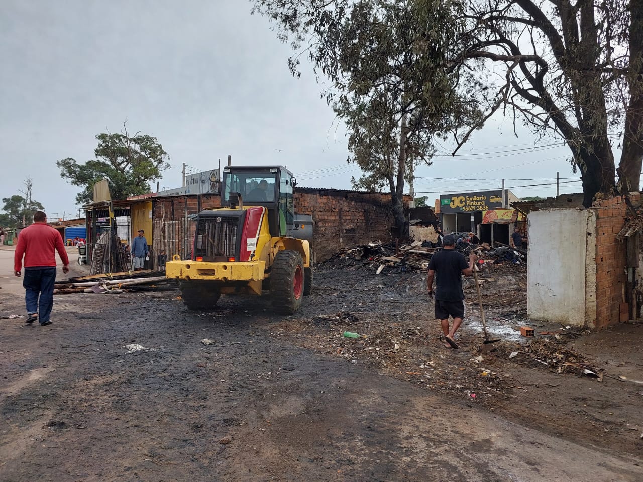 Para comerciantes, regularização de energia poderia ter evitado incêndio