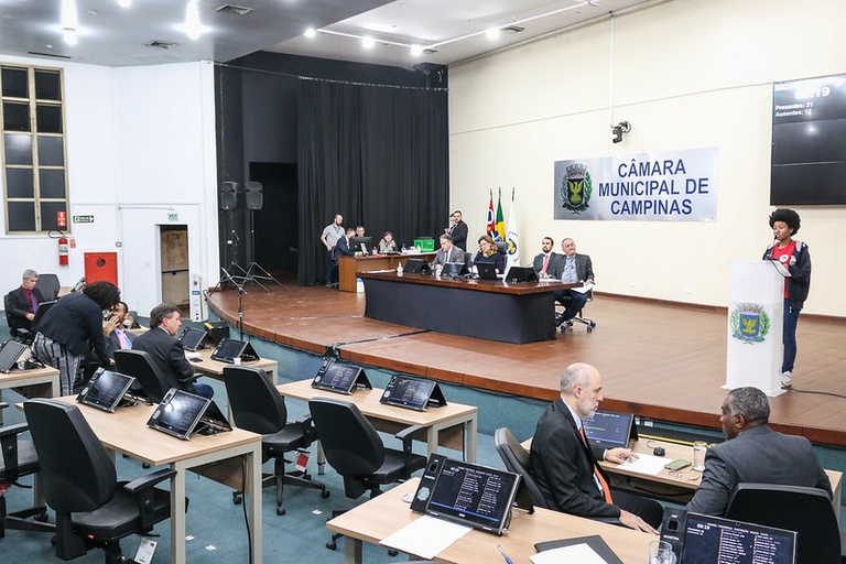 Sem Zé Carlos, Câmara discute projetos que envolvem apenas a casa