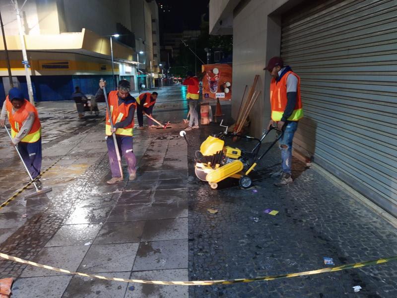 Construtora inicia obras de cobertura de guarda-chuvas na 13 de Maio