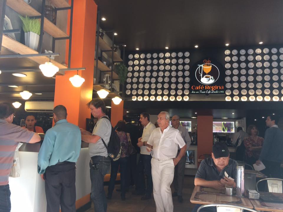 Cafeteria completa 70 anos em momento de retomada econômica