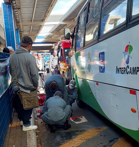 Mulher é atropelada por ônibus no Terminal Metropolitano de Campinas