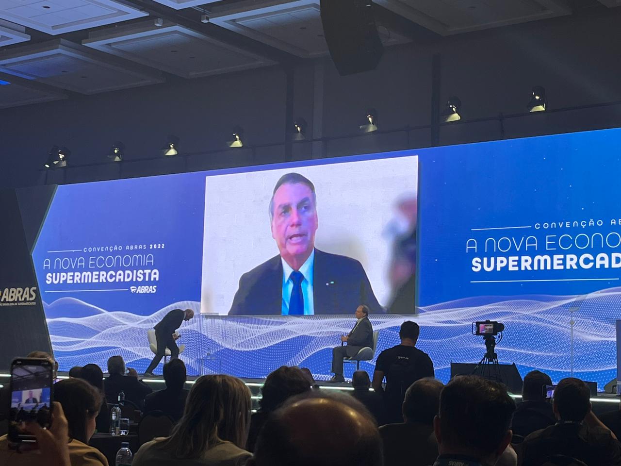 Bolsonaro critica ideologia de gênero e aborto em evento na cidade