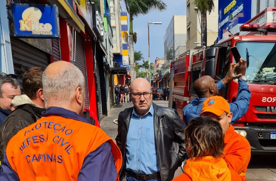 Defesa Civil vai avaliar prédio que pegou fogo no Centro