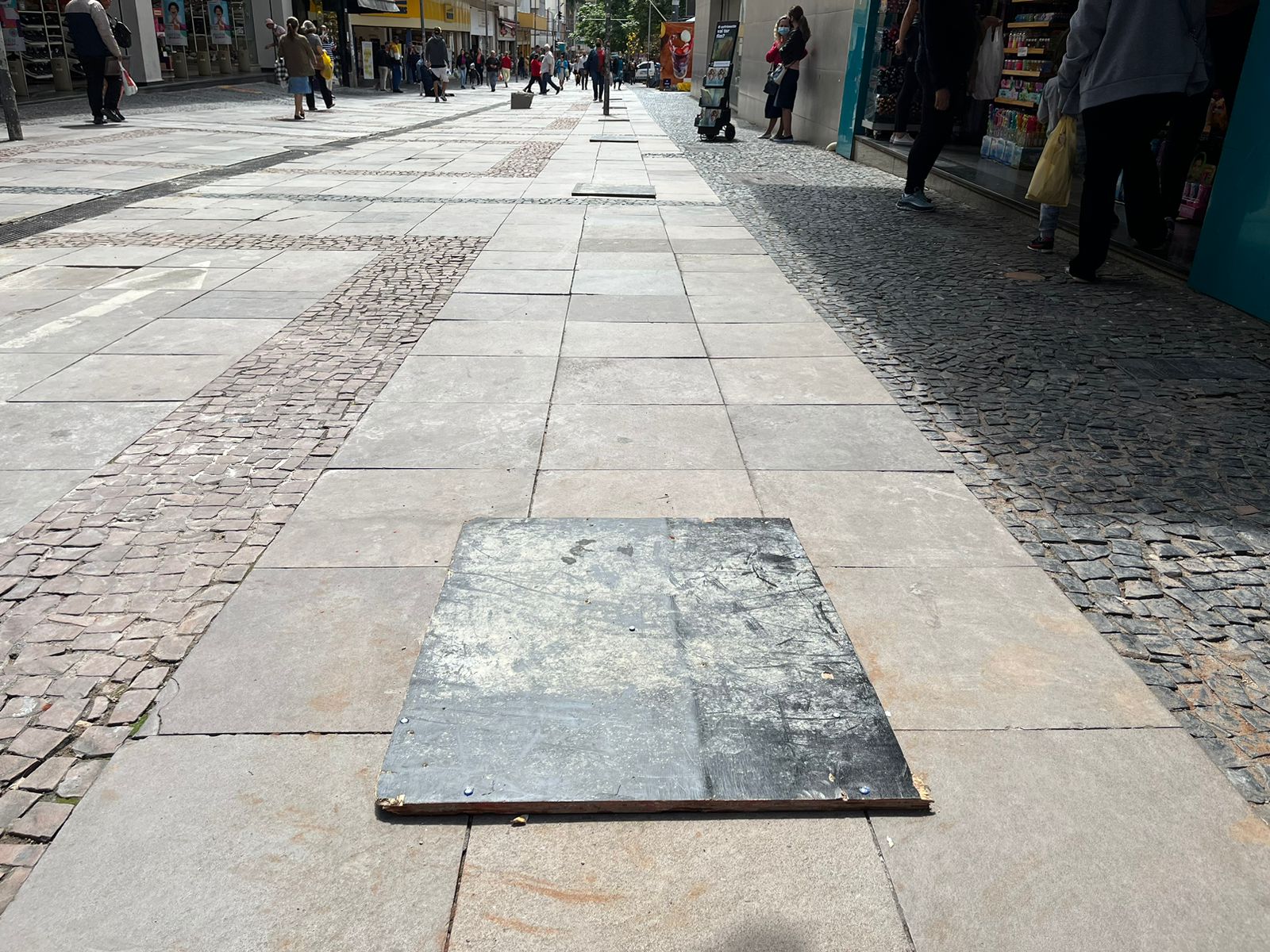 Frequentadores divergem sobre obras de revitalização da 13 de maio