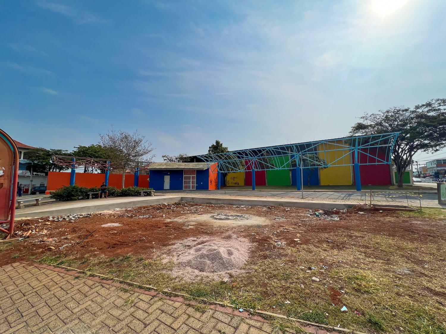 Indaiatuba constroi ponto para que motoboys possam esperar por pedidos