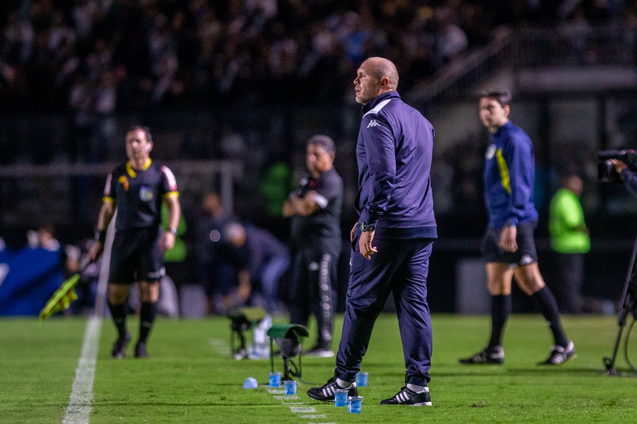 Mozart gosta da atuação do Guarani, mas reclama do gol com 20 segundos