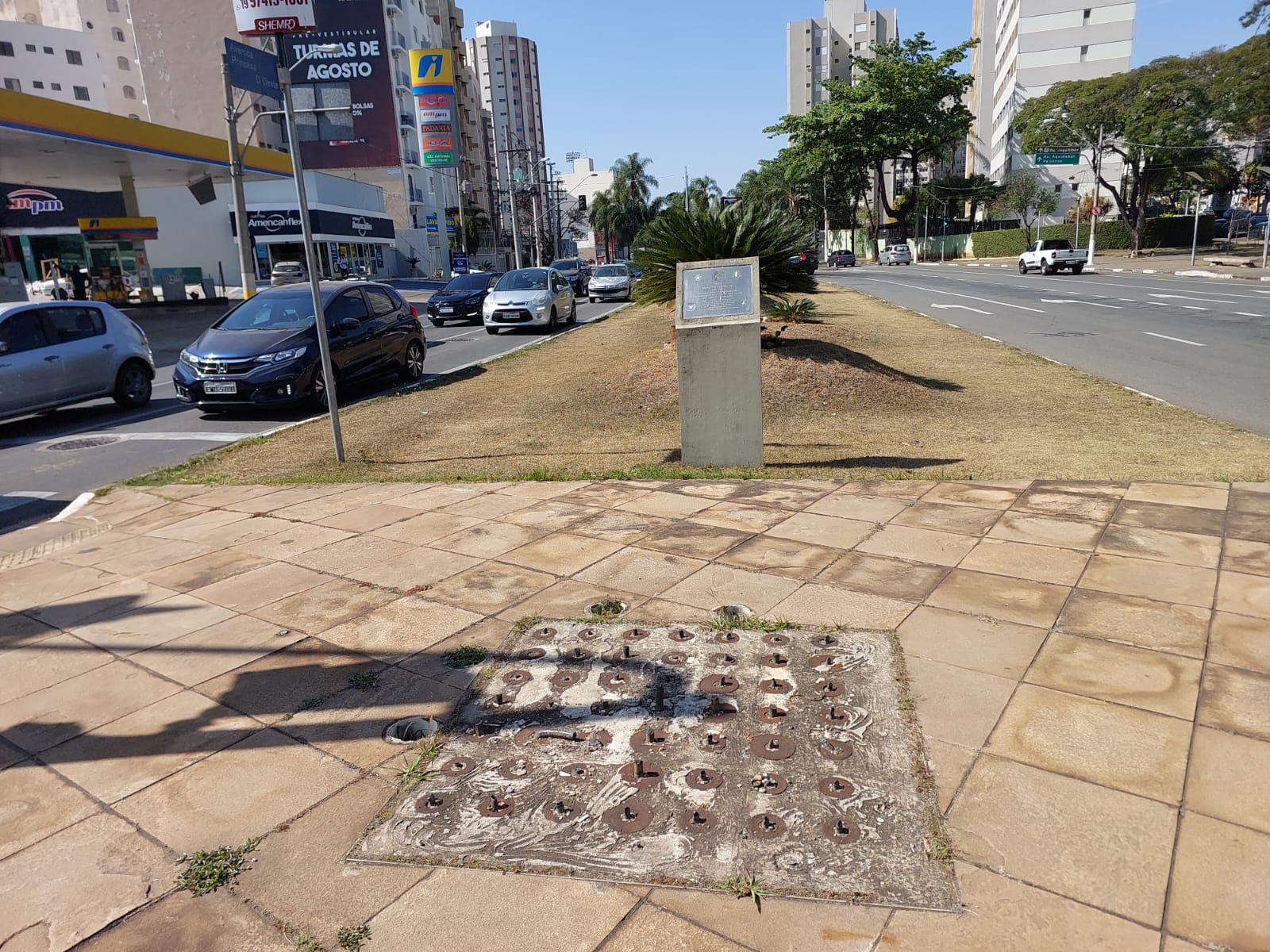 Prefeitura afirma não ter planos de reinstalar esculturas do Memorial Carlos Gomes