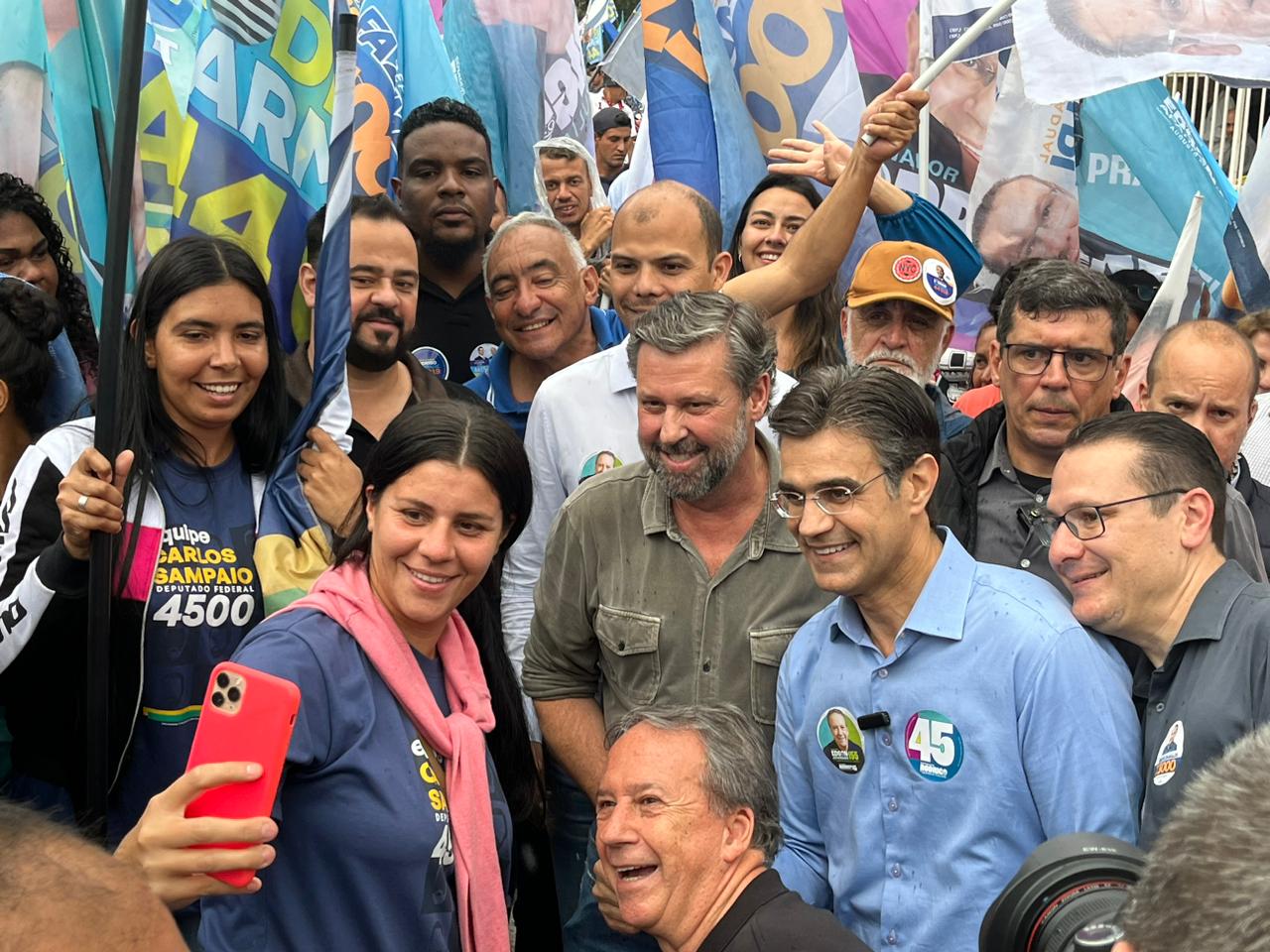 Rodrigo Garcia promete investir em habitação durante visita à Campinas