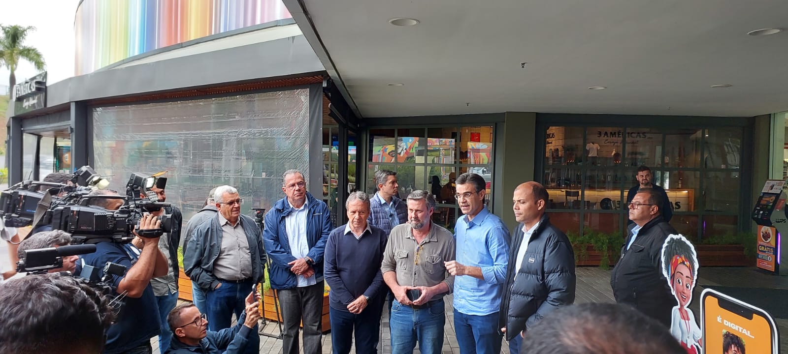 Garcia critica adversários e afirma que estará no 2º turno