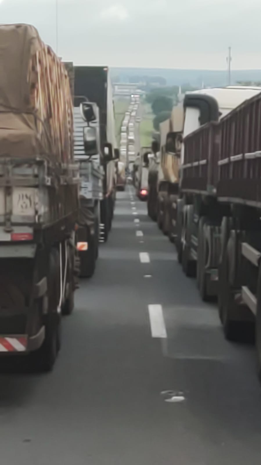 Bloqueios travam sistema Anhanguera-Bandeirantes em horário de pico