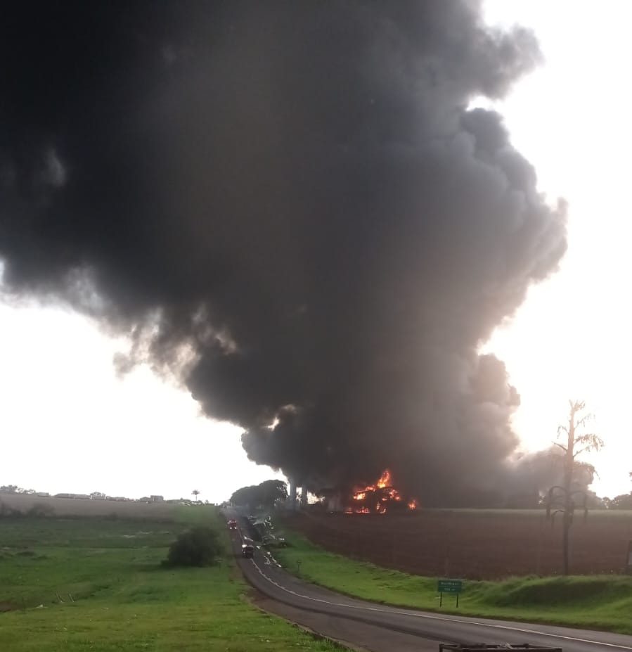 Empresa que pegou fogo em Piracicaba estava com alvarás em dia