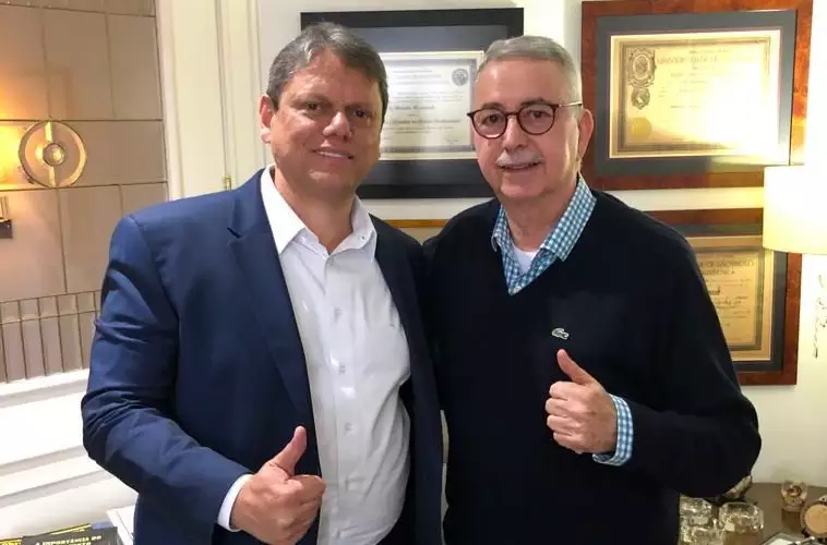 Prefeito de Americana não segue partido e apoia Bolsonaro e Tarcísio