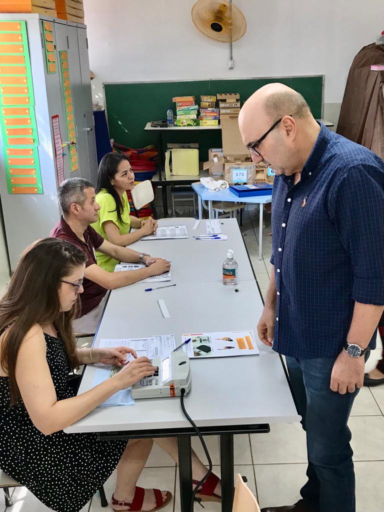 Prefeito de Campinas vota pela manhã em escola no bairro Bonfim