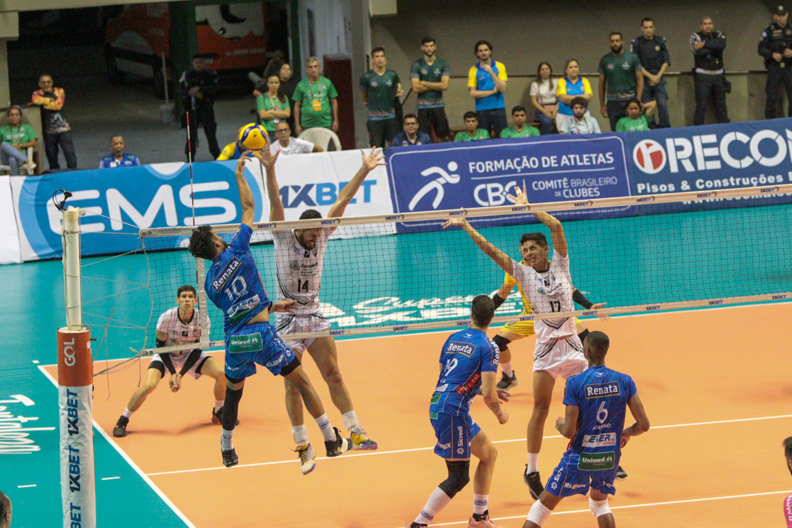 Vôlei Renata vence Rede Cuca em Fortaleza por 3 a 0