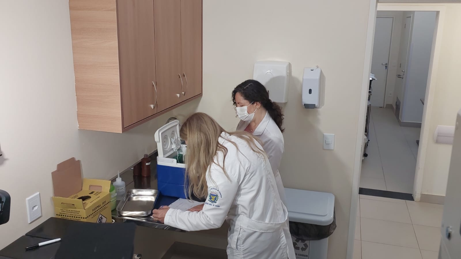 Campinas faz demonstração da logística que garante segurança das vacinas