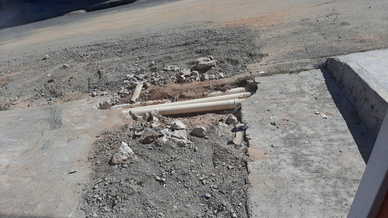 Falta de conclusão de serviço da Sanasa impede que morador use a garagem