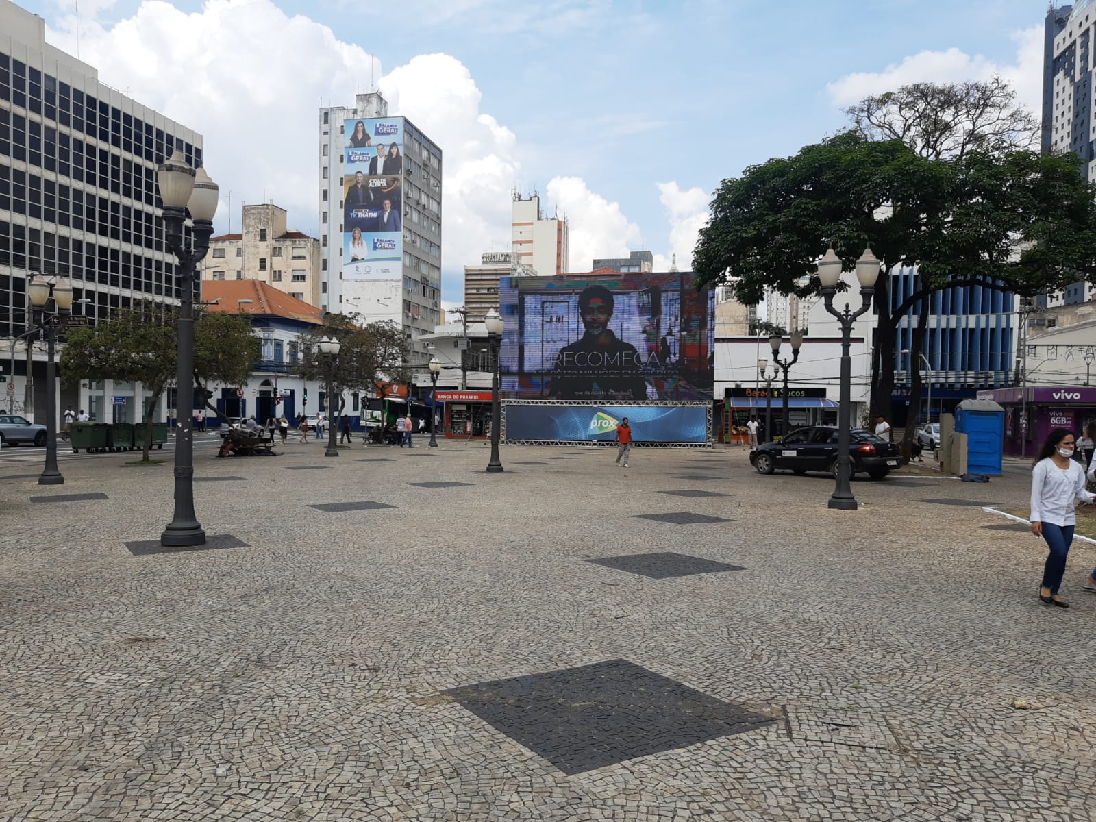 Vai assistir ao jogo da Copa no telão do Rosário? Use máscara