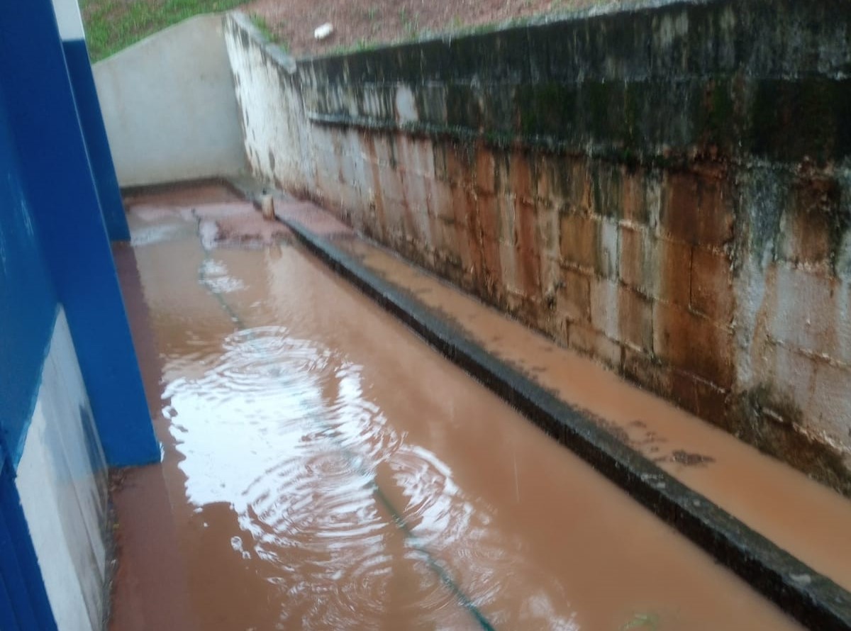 Escolas reabrem após vazamentos; Bosque só deve voltar a funcionar na 4ª